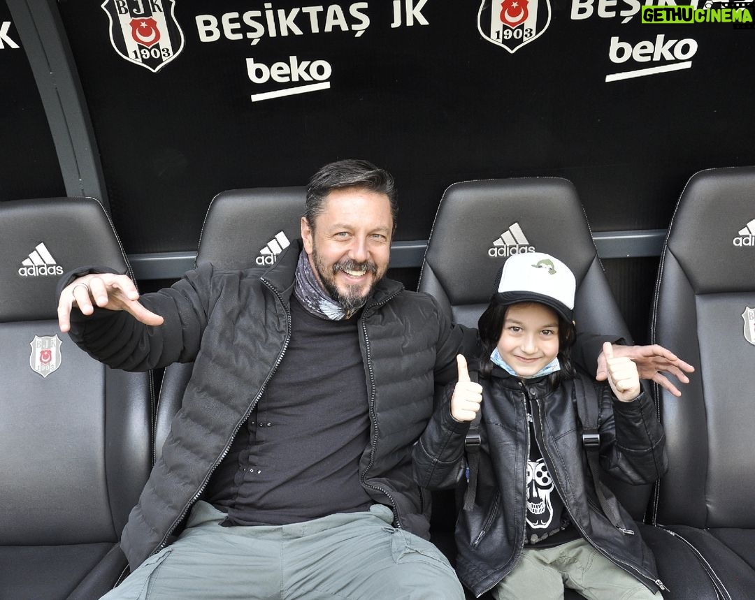 Burak Sarımola Instagram - Bu sana armagan olsun babacimmm SAMPİYON BEŞİKTAŞ 🦅🦅🦅 @forzabesiktas @besiktas #sampiyonbesiktas