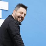 Burak Sarımola Instagram - Şöyle bir dönüp baktım giden yaşlarıma hosgeldin 42 yeniliklerle gel güzelliklerle gel huzurla gel mutlulukla gel saglikla gel ozgurce gel cagiriyorum o zaman gel.... Foto @eceo #happybirthday #newage #42