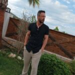 Burak Sarımola Instagram – Proje öncesi kisa da olsa hava değişimi iyi geldi 🤘🕶️ Alacatı