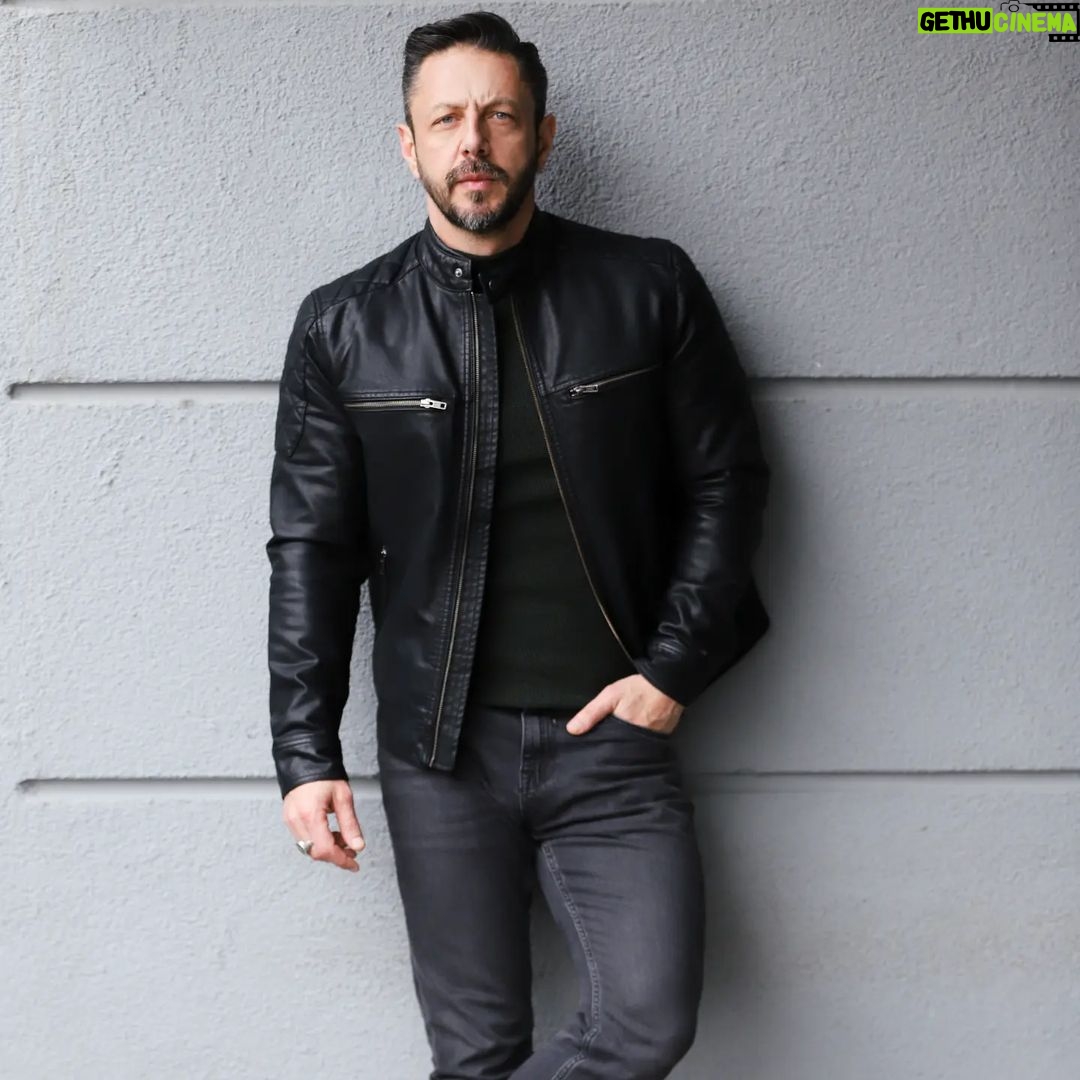 Burak Sarımola Instagram - Sakal bir insana bu kadar yakışır 🤍🖤