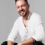 Burak Sarımola Instagram - Beyaz ve şahane ben 🕶️ Sirkeci