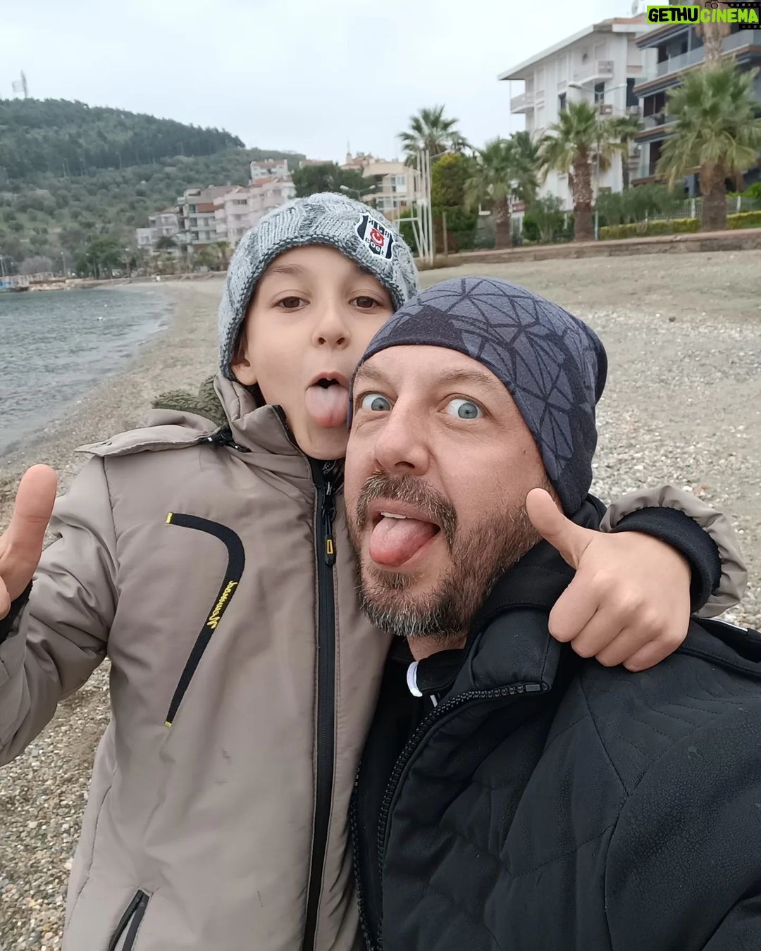 Burak Sarımola Instagram - Normal olmak gibi bir derdimiz yok 😛 Kurbağlı/Erdek
