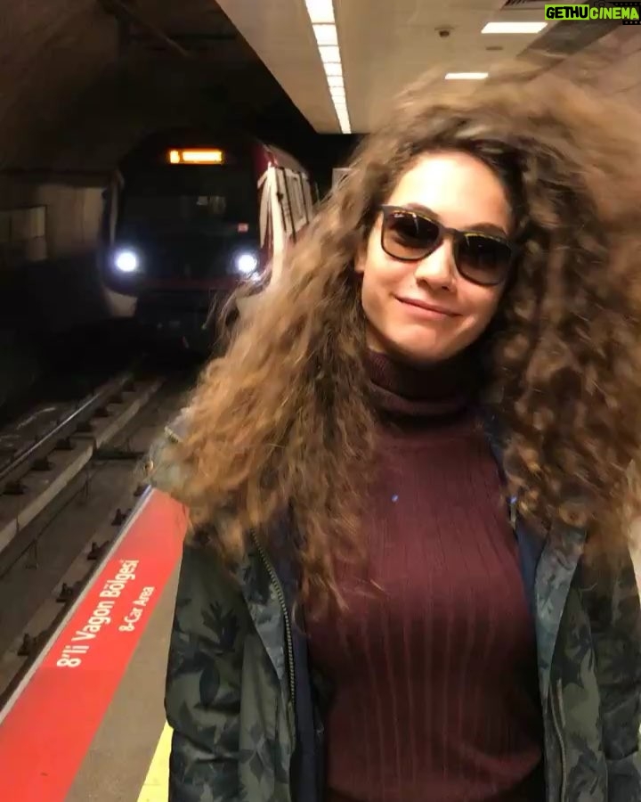 Çağla Özavcı Instagram - Rivrivriv🐣 #metroçoközlendinkamkacım.