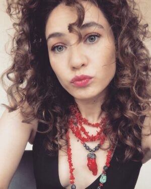 Çağla Özavcı Instagram - Bir kişi de demedi kalmasın hikayede diye 😒 Yazııık. Amaa ben kendi kendime dedim. Canım kendim . Hep en iyisini biliyom. 
💋💋💋