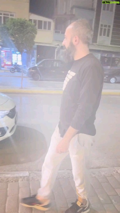 Çiğdem Tunç Instagram - Bak işte taş gibi sinema,dizi yönetmen ve yapımcısının elinden çıkınca reels gibi reels oluyor videolar @vedatince.. Bir izzet ikram gördük ki Derince'nin en güzel tatlıcısında, İnceoğulları tatlı diyarına sinemasal bir atmosfer vermiş,oranın en güzel cazibe noktasını kurmuşlar,ağzımızın tadı bozulmasın hiç.. Sahneden henüz inmiş yorgun savaşçıları seyrediyorsunuz efenim. @_oguzhanince_