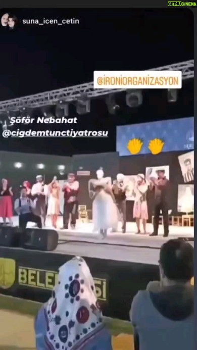 Çiğdem Tunç Instagram - Bir "Derince " böyle geçti.. Teşekkür ediyorum @ironiorganizasyon @derincebld Derince seyircisi, Derince'ye gelip de kavuştuğumuz sevdiklerimiz @vedatinceofficial @_oguzhanince_ @gurayyilmazofficial Boomer kuşağı olarak reels bu kadar düzenleyebiliyorum,affola😆 Derince, Kocaeli, Turkey