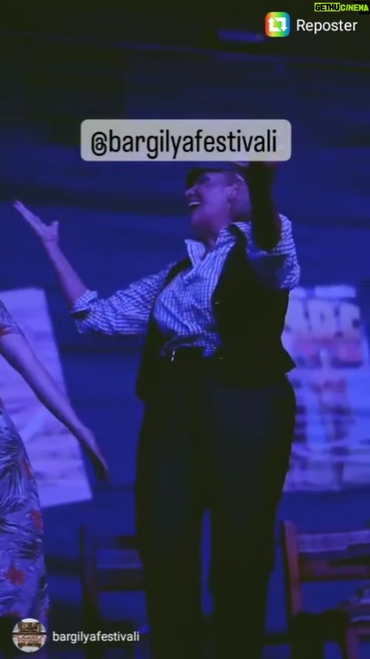 Çiğdem Tunç Instagram - @bargilyafestivali ardından..Unutulmaz sahne hatıraları.. Sanat dünyasının klasik müzikten,pop müziğe,plastik sanatlardan caza,tiyatrosuna ,sunucusuna hep ağır toplar bir araya getirilmişti.. Can-ı gönülden kutluyorum başta @arifalasan_ olmak üzere @muhammettokat48 @milas_belediyesi @milaskultursanat ve emeği geçen herkesi. #çiğdemtunçtiyatrosu #sofornebahat #barışbölükbaşı #çiğdemtunç