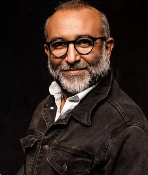 Çiğdem Tunç Instagram - YÜKSEL AYMAZ..
Işıkla şiir yazan güzel adam,ışığa yürüdü..
Başımız sağolsun..Büyük ışık tasarımcısı,güzel dost,güzel insan bizleri bırakıp gitti..
Allah rahmet eylesin mekanı cennet olsun inşallah sabır diliyorum tüm ailesine ve tüm sevenlerine..@yukselaymazofficial