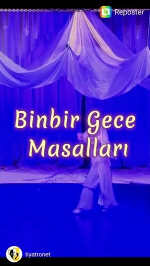 Çiğdem Tunç Instagram - İşte Şehrazad anlatıyor masallarını..Tiyatroyu, tıklayın ve @tiyatronet te seyredin..@erayyasinisik yazdı @çiğdemtunçtiyatrosu oynadı..
#binbirgecemasalları
Durmayın seyredin..Tiyatro ,neredeyseniz sizinle..Bir tık uzağınızda..Bu oyun da efsaneler arasında çoktan yerini almış bir eserdir..Sihirli,tılsımlı..