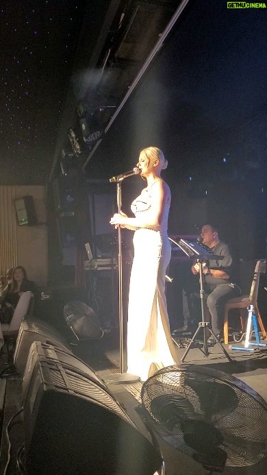Çiğdem Tunç Instagram - @muammaatasehir @gokcekirgizofficial tam istediğim gibi bir akşam..Harika müzik,muhteşem servis.. İyi ki çıktık canım @banunoyanvip