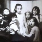 Çiğdem Tunç Instagram - Ahh bundan alâ #tbt❤️ olur mu hiç? Moda ilk okulu.. Biliyormusunuz biz hiç kopmadık birbirimizden🧿🧿🧿🧿Fotoğrafı da @gulrizserter Gogo'm gönderdi zaten,canımmm kadim dostum...Peki hangisi 541Çiğdem Tunç sizce?
