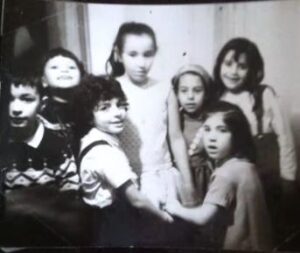 Çiğdem Tunç Instagram - Ahh bundan alâ #tbt❤️ olur mu hiç?
Moda ilk okulu..
Biliyormusunuz biz hiç kopmadık birbirimizden🧿🧿🧿🧿Fotoğrafı da @gulrizserter
Gogo'm gönderdi zaten,canımmm kadim dostum...Peki hangisi 541Çiğdem Tunç sizce?
