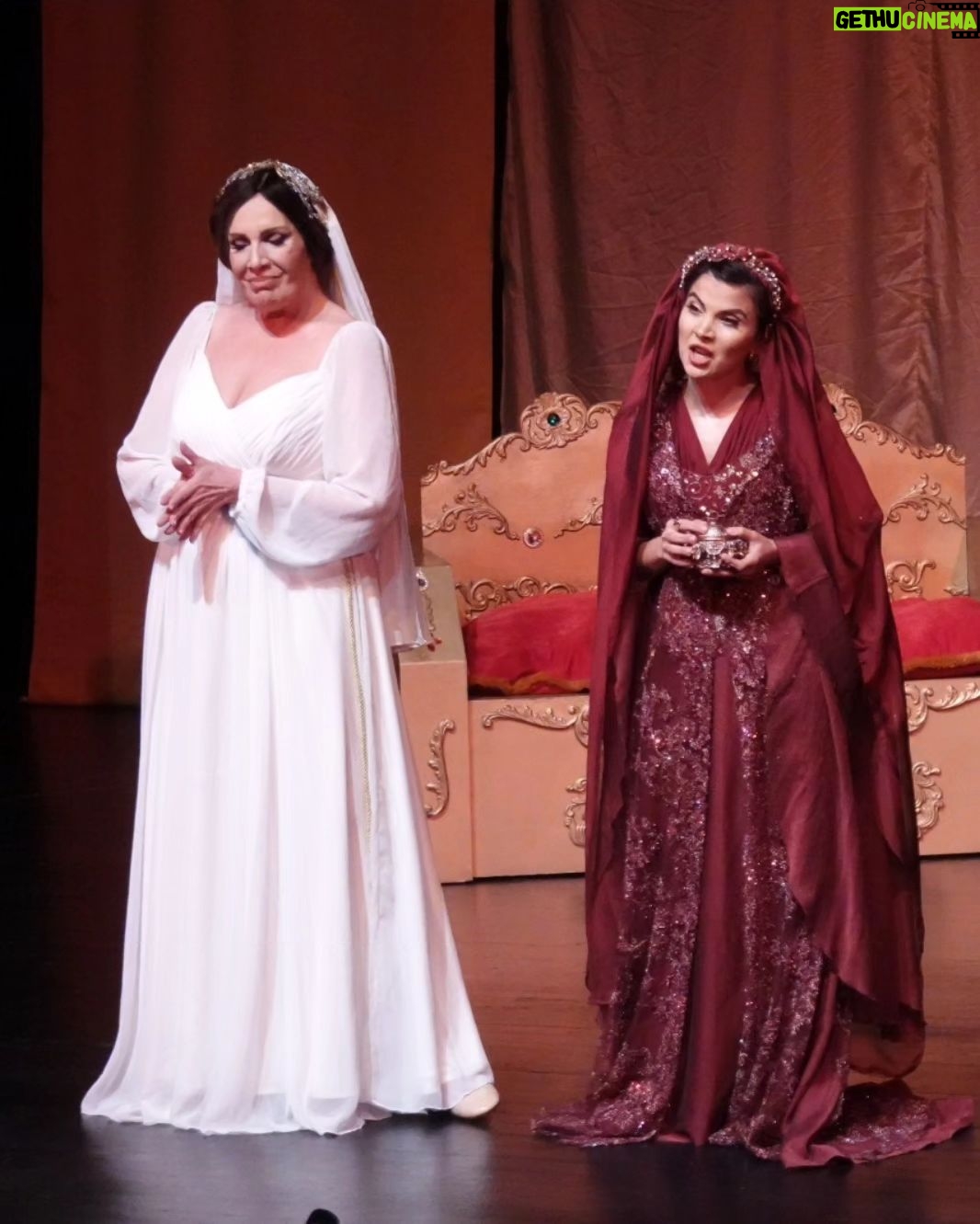 Çiğdem Tunç Instagram - Anastasia&Kösem Sultan by @kostakortidis @cigdemtunctiyatrosu @gozyasisarayikosem Photo Credit @cekicmagazin