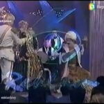 Çiğdem Tunç Instagram – İşteeee gerçek bir #tbt
Hayatımın tartışmasız en güzel yılları..Dünya televizyonlarını aratmayacak Cumartesi gecesi showlarını sunduğumuz Kanal 6 yılları..@mehmetalierbil ile sunduğumuz, @directorumac @gurselaksun @tayfun_dincer yapımcılığı ve yönetmenliğinde canlı olarak yayınlanan #geceninrengi programı..1992-1995 yılları arası..@sacitbozbeyli üstadın dekorları,başta nur içinde yatsın Süleyman kardeşimiz gibi nice usta kameraman arkadaşımız,@stelyopipiss gibi bir saha komutanı,Metin’imiz,ulaşımından,makyaj ekibine,müthiş adanmış bir ekiple televizyonu kasıp kavurduğumuz yıllar..Yaratıcılıkta sınır tanımadığımız bir daha yeri doldurulamayacak o showlar,canlı yayınlar,Seyrantepe’deki C stüdyosu..Bugünün tecrübesine binbir katkısı olmuş o yıllar..Ahh kalbim..Evet hep çığır açtık Türk televizyonculuğunda ,daima..İnancınız ve güveniniz için minnetle Adem Gürses,büyük usta.
Çok teşekkür ediyorum bu paylaşım için @eskiarsivy