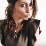 Élodie Ortisset Instagram - Made in côte ouest (•••) Elle s'appelle Élodie, comme moi. C'est elle aussi une conceptrice. Après un passage par l'école des beaux arts elle a lancé sa marque de bijoux -> @reveuse_creatrice_de_bijoux. Ces créations sont faites mains ! Personnellement cette combo m'est indispensable ! Montauban