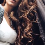Élodie Ortisset Instagram - Stunning hair ⬇️ ••• Extensions & balayage californien par @malikhairbeauty ❤️ •••••••• Adresse : 24 rue de la république 31300 Toulouse, ou 40 cours de l'yser Bordeaux 33800 ! Je vous mets plus d'infos dans ma Story Instagram 💋comptent : Humilité, force, et volonté ! •••⠀ #Curly #LongHair #CaliLove #Women #HairStyle #Toulouse #balayage #Lifestyle #Photooftheday #Stunning #selfie Montauban