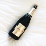 Élodie Ortisset Instagram - Eat. Drink. & Dance 🍾⠀⠀ ⠀ ••• Sans regret je te dis byebye 2016. Et je te souhaite la bienvenue à toi #2017 ! Amour, gloire, beauté ! En espérant que vos projets, quel qu'ils soient, riment avec succès ! •••••• ⠀⠀⠀⠀⠀⠀⠀⠀⠀⠀⠀⠀⠀⠀⠀⠀⠀⠀⠀⠀ #Happynewyear #felizanonovo #nuovoannofelice #Felizaño #良いお年を迎えてください #新年好 #ShanaTova #عام سعيد #BonneAnnée 🌍 Paris, France