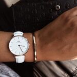 Élodie Ortisset Instagram - L'été est blanc (•••) Ma nouvelle Classic Petite de @danielwellington • Profitez de -15% sur tout le site de danielwellington.com avec mon code promo "DWELODIE" • 💐😘 #danielwellington #DWclassicpetite #watches  #watch #ad @agencejb Toulouse, France