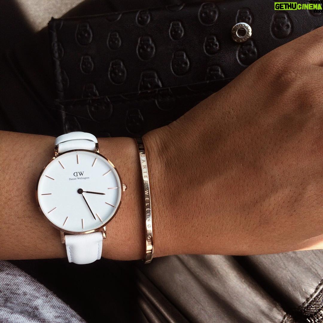 Élodie Ortisset Instagram - L'été est blanc (•••) Ma nouvelle Classic Petite de @danielwellington • Profitez de -15% sur tout le site de danielwellington.com avec mon code promo "DWELODIE" • 💐😘 #danielwellington #DWclassicpetite #watches #watch #ad @agencejb Toulouse, France