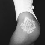Élodie Ortisset Instagram - Namaste-Aus 🍑(•••) Mes résultats #fitness sont présents dans ma story, les filles ! Ici je porte un body @jennyfer & un tatoo éphémère de @namaste_collective ! Montauban