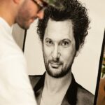 Éric Antoine Instagram - Le 29 septembre, Magie à l’hôpital a fêté ses 10 années de parrainage avec son parrain @ericantoineoff ✨ Pour commémorer cette journée spéciale, Éric Antoine s’est rendu à l’hôpital pédiatrique Clocheville, au CHRU de Tours, afin de divertir les jeunes patients avec ses tours de magie 🎩 La soirée s’est prolongée au château de Chenonceau. Un total de 275 convives, parmi lesquels 47 familles venues de toute la France, se sont réunis dans ce lieu enchanteur. La soirée a été agrémentée de nombreuses surprises et animations, notamment la visite du château, la création d’un portrait d’Éric Antoine et un spectacle de magie animé par des enfants. La soirée s’est terminée par un magnifique spectacle de drones 😃 Nous tenons à exprimer nos remerciements à tous les partenaires, nos bénévoles et à tous les acteurs ayant contribué à la bonne réalisation de cette manifestation. Vivez en images cette journée magique 🤩 👉 Lien de la vidéo YouTube en story #ericantoine #10ans #parrainage #spectacle #famille #joie #rire #drone #magie #mémorable #association #magiealhopital #benevoles #familles #enfantsheureux