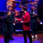 Éric Antoine Instagram - Retour sur une belle soirée « Rockaway pour Premiers de Cordée » à l’ @olympiahall avec notamment @k.mbappe , @ethanmbappe, Wilfrid Mbappé et Arsène Wenger… Un plaisir de partager cette belle soirée au profit de l’association @premiersdecordee autour de Nathalie Péchalat, @christianjeanpierreoff et les membres de l’association qui œuvrent au quotidien dans les hôpitaux, via le #sport, auprès des enfants malades 🥰👏🏼👏🏼 #premiersdecordee #kylianmbappe #ethanmbappe L'Olympia