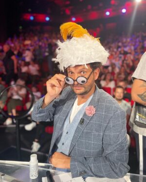 Éric Antoine Instagram - Tu valides la « Super Moumou » touch ? #LFAUIT 

Slipe pour la vidéo de ma prestation 🐥😂 👉🏼