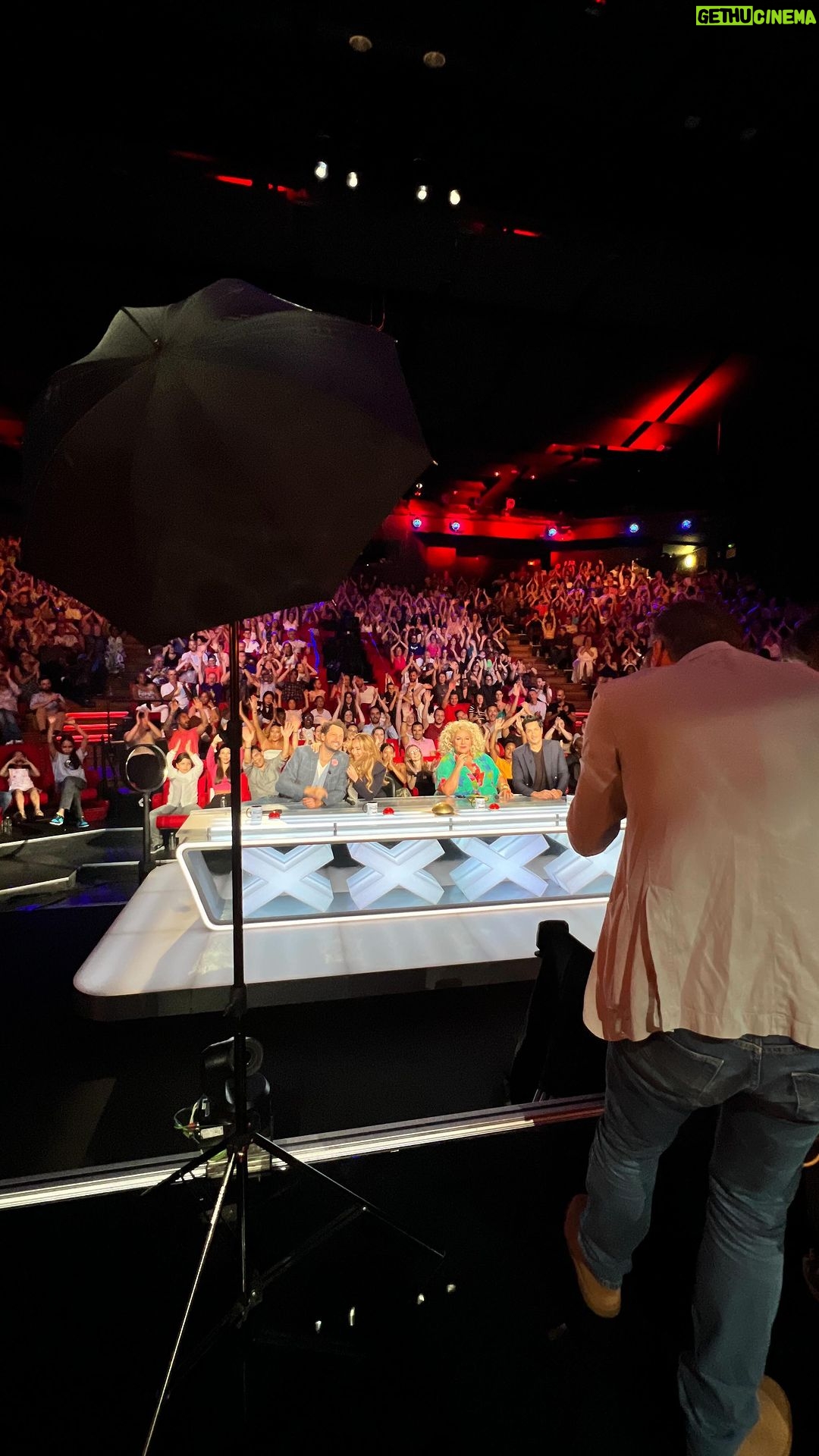 Éric Antoine Instagram - Quand je sais que la nouvelle saison de @incroyabletalent_off commence ce mardi à 21h10 sur @m6officiel cela me met en joie 😄🤩🕺🏻🤘🏼🔥#LFAUIT Êtes-vous prêts à vous émerveiller, rire, danser et chanter avec nous ?? 🔥🔥