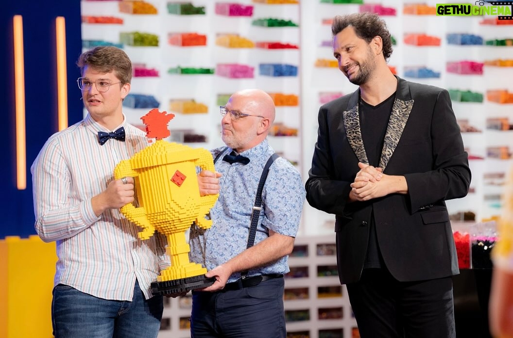 Éric Antoine Instagram - Un grand bravo à Augustin et Bertrand qui remportent cette 4ème saison de Lego Masters 🤩🏆 ➡️swipe pour voir leur œuvre finale 🧱