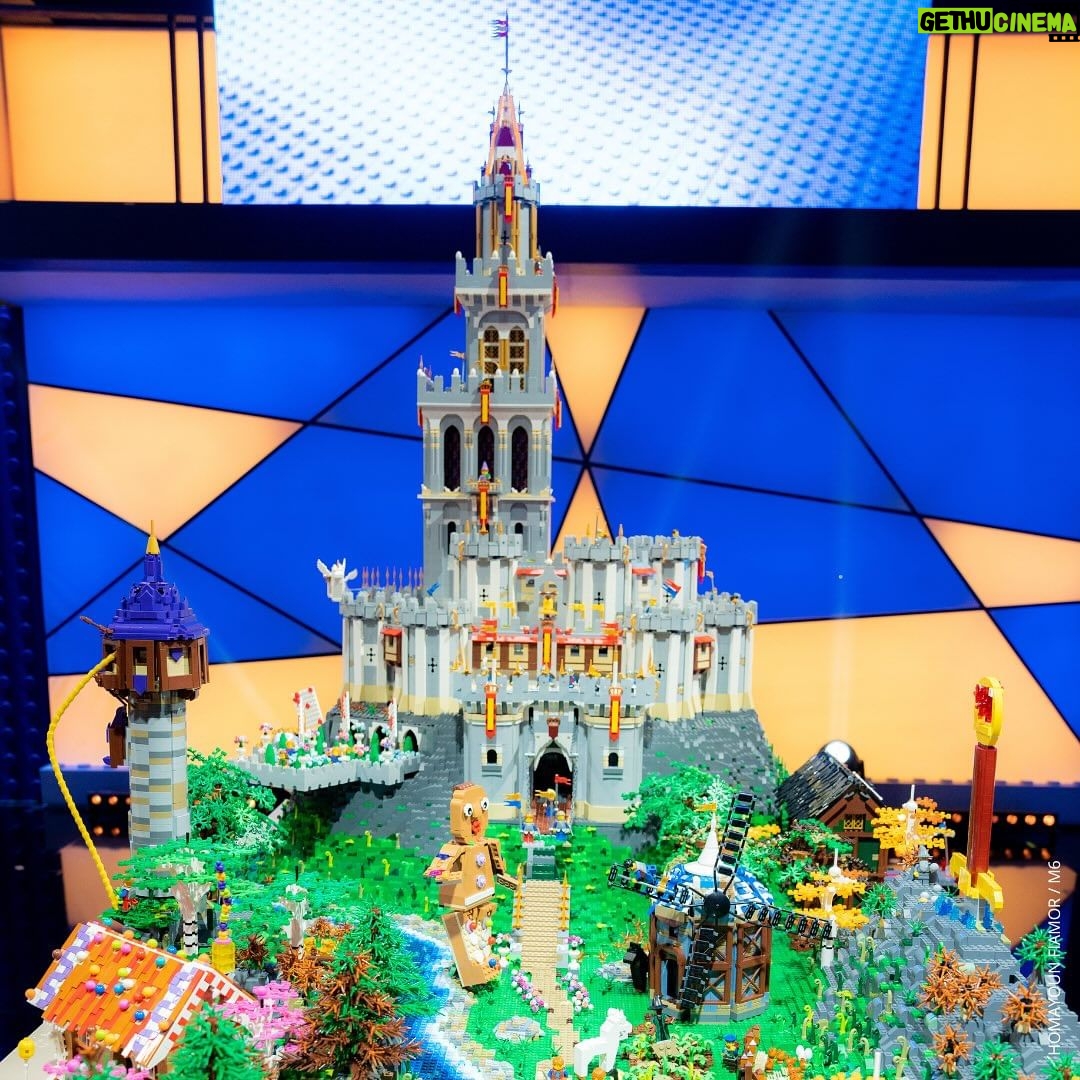 Éric Antoine Instagram - 🤩 Quelle finale de DINGUE !!!!! Félicitations à Augustin et Bertrand qui remportent cette 4e saison de #LegoMasters et merci à toute cette belle équipe qui nous a concocté une saison de OUF !! 🙏🏼 Studios De Television De La Plaine St Denis