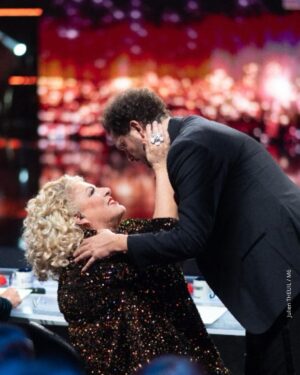 Éric Antoine Instagram - Mais quelle saison et quelle finale de DINGUE les amis 🤩😍 

Un grand merci à toutes les équipes qui rendent ce magnifique show possible et merci À VOUS d’être toujours aussi nombreux à suivre #LFAUIT 🤩

Passez de très belles fêtes les copains, je vous embrasse 😘