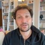 Éric Antoine Instagram - Les artistes s’unissent pour soutenir Magie à l’hôpital 🤩 Cette fois-ci c’est notre parrain @ericantoineoff qui a un message pour vous ! 😀 👉 Rejoignez-vous en faisant un don sur la cagnotte ou via le lien en bio. #soutien #ericantoine #parrain #don #association #magiealhopital #actionsmagiques #reve #magie