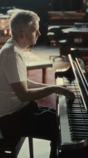 Ólafur Arnalds Instagram - last rays of light… 

ps, loving my new grand piano, hi @kawaipianos !