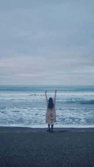 Ólafur Arnalds Instagram - Vast – @sandrayati x @olafurarnalds is out in the world today! Find it in our bios.
This song was one of our first creations together, an initial spark of ‘safe ground’. Thank you for listening and watching

S + Ó x

Director: @alfheidurmarta 
DOP: @thorelias
Produced by: @nordur
Stylist: @sigrunstylist 

special thanks to @unabjorg and @chloeanderson04

🤍
