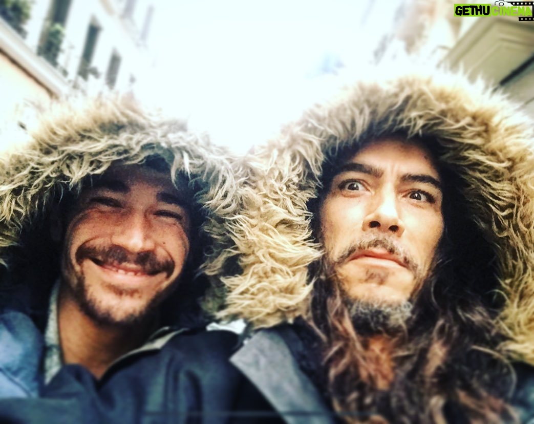 Óscar Jaenada - 7K Likes - Fresquni madrileño #CalentemosLasCalles #aquiConElHermano @juanjoballestaactor #OroPuro #4por4 #seLoQueMeDigo #masGoyasQueLaDuquesaDeAlba #JaSocAquiMalparits #LLIBERTAT