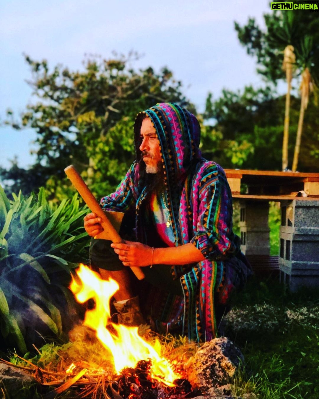 Óscar Jaenada - 6.4K Likes - Cold light of day #WinterIsComing #carajo #MordorTropical #frescuni #HernanCortesInU.S. #onMyWayToTheCity #LLIBERTAT