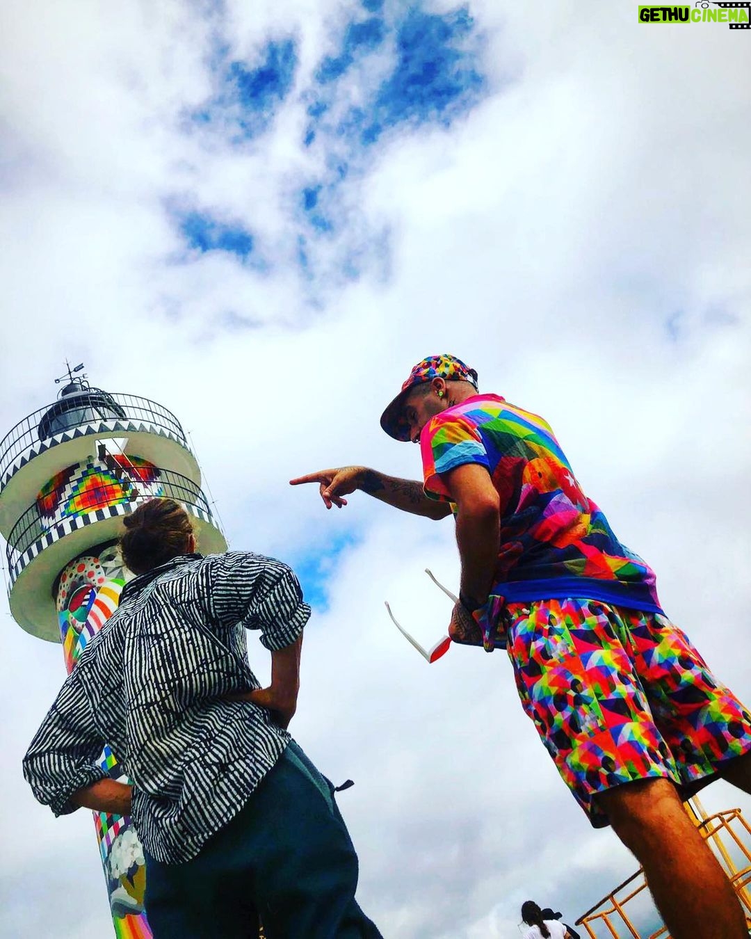 Óscar Jaenada Instagram - Paint your world, begin with your hands as canvas. #ElFaroDeAjo #Cantabria #By @okudart #CualEsTuColor? #ElMioTodos #ElSuyoTambien #Oscars #workDone @marcos.chelo #LLIBERTAT