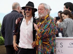 Óscar Jaenada Instagram - Cannes #1yearAgo #Quijote @olgakurylenkoofficial @adamdriver @terryvgilliam @__joanaribeiro__ @jonathanPryce @stellanskarsgardofficial #LLIBERTAT