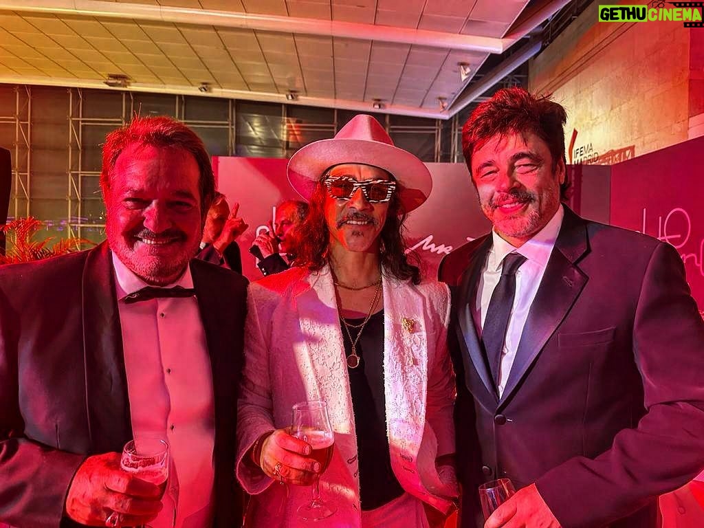 Óscar Jaenada - 5.2K Likes - Premios Platino 2023 La Feina Ben Feta No Te Fronteres #jorge #Beni
#LLIBERTAT