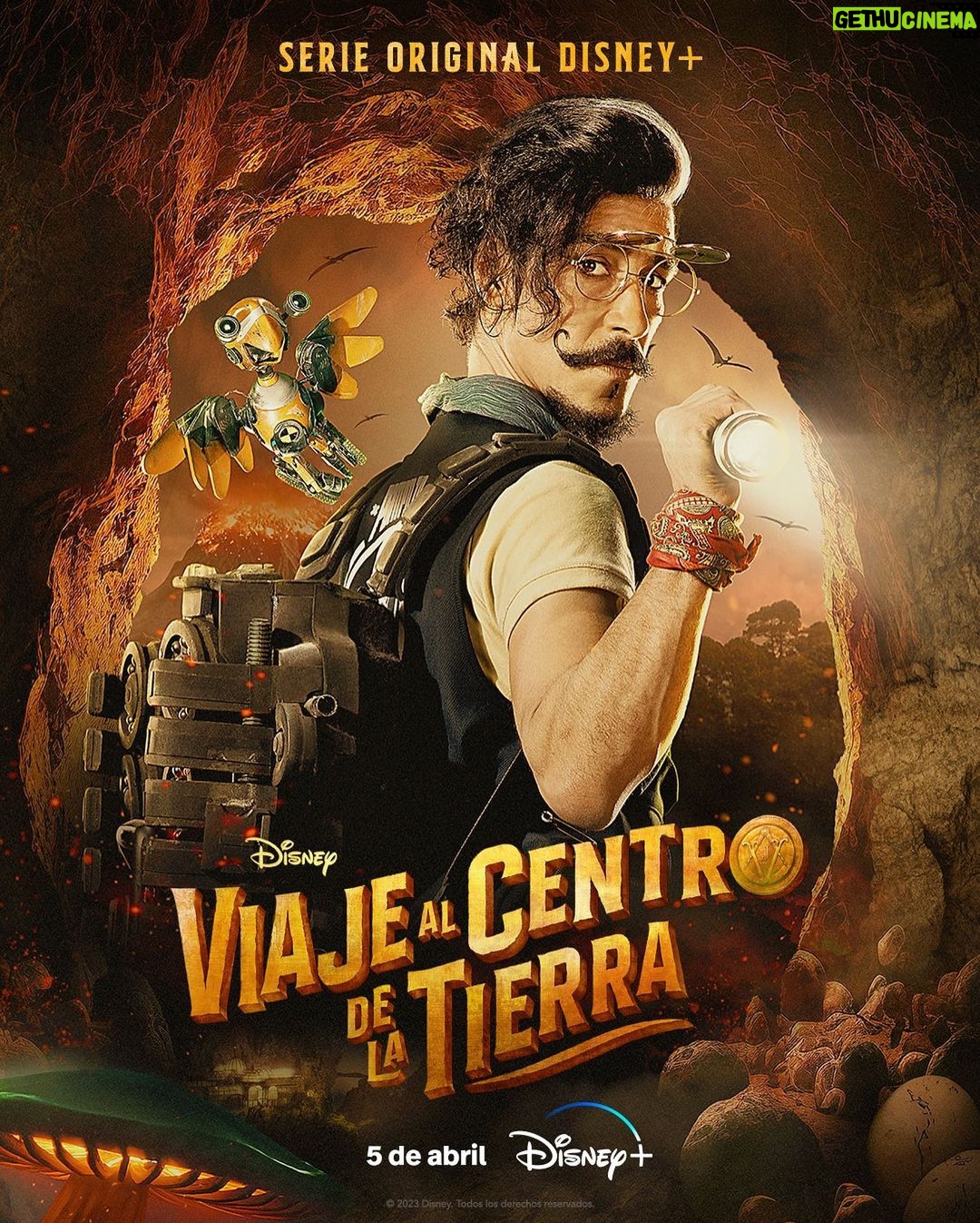 Óscar Jaenada - 4.8K Likes - Pompilio Calderon y Claudio en VIAJE AL CENTRO DE LA TIERRA @disneyplusla #5abril #PasenYvean #chavalada.