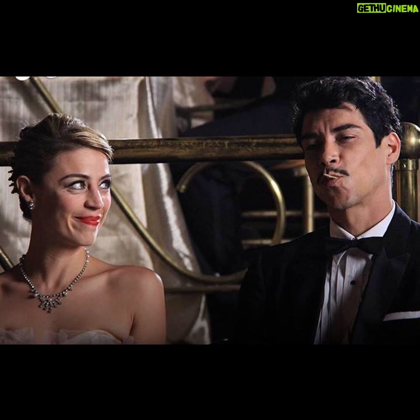 Óscar Jaenada - 6.6K Likes - Con la gran @ilsesalsas en CANTINFLAS #MiValita #aquiRodabamosEnCDMXLaEscenaEnElBeverlyHillsHotelCuandoMarioMorenoGanóElGoldenGlobe #estabaMarlonBrandoPorAhi #monthOff #LLIBERTAT