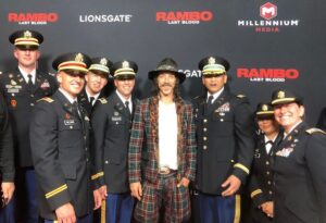 Óscar Jaenada Instagram - Los amigos de Sly #enLaPremieredeNY  #avec @perismencheta #yoMeTrajeARenéYAPaco #picBy @laPazEnElMundo #Pose007 #Mirada420 #LLIBERTAT
