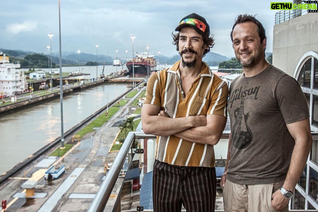 Óscar Jaenada - 5.5K Likes - Before Evergreen #Panama #Canal #HandsOfStone #5years #myBro @gemelojay #pasenYvean #ManosDePiedra @robertoduranbox #AquiChaflan #avec #RobertDeNiro @edgarramirez25 #JhonTurturro #anaDArmas #EllenBarkin #LLIBERTAT