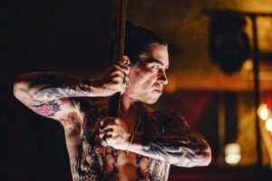 Óscar Jaenada Instagram - Lucero is coming #XTREMO #by @daniel_benmayor para @netflix #4deJunio #Yakuza #Kiukushinkai #avec @perismencheta @andreaduro #ElGranJuanDiego @albertojolee @luiszahera @oscar_casas_ @t.e.o.garcia #Cinema #PasenYveanElTeaser #LLIBERTAT