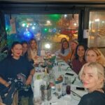 Özlem Akınözü Instagram - Mumumu yaktım,dileklerimi tuttum🙏🏻Dünümde,bugünümde yanımda olan,yarınımdada yanımda olacağına inandığım sevgili dostlarım ve dün akşamdan başlayıp bugünüme anlam katan gerek sosyal medya aracılığı ile gerek mesajları ile bana kendimi değerli ve eşsiz hissettiren herkese sonsuz teşekkür ediyorum🙏🏻İyi ki yollarımız kesişmis🙏🏻😊🎂🤍