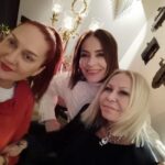Özlem Akınözü Instagram - Biz bu dostluğa 35 yıldan fazla emek verdik,sevgi emek vermekse eğer.....HERKESİN SEVGİ GÜNÜ KUTLU OLSUN♥️ Maybe Kitchen and Cocktail