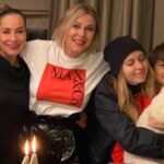 Özlem Akınözü Instagram - Güzel insanlar olsun hayatınızda tıpkı sen gibi @ranahorelyilmaz iyi kilerimin başında yerin🙏🏻en kötü günümüz böyle olsun🙏🏻Yeni yıl sana ve tüm sevdiklerine sağlık mutluluk bolluk ve bereketle gelsin🙏🏻✨✨✨🎄🎅🏻🍾🥂💃🏾❤️👼 Boğaziçi Villaları
