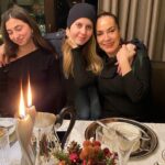 Özlem Akınözü Instagram - Güzel insanlar olsun hayatınızda tıpkı sen gibi @ranahorelyilmaz iyi kilerimin başında yerin🙏🏻en kötü günümüz böyle olsun🙏🏻Yeni yıl sana ve tüm sevdiklerine sağlık mutluluk bolluk ve bereketle gelsin🙏🏻✨✨✨🎄🎅🏻🍾🥂💃🏾❤️👼 Boğaziçi Villaları