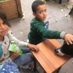 Özlem Akınözü Instagram - ESMA&SALİH ve ARCHİE...Ellerinde sattıkları mendilleri ve yüreklerinde kocaman SEVGİLERİ❤️