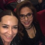 Özlem Akınözü Instagram - #hababamsınıfı #prömiyer#tiyatro @sagdicozgull @unaldisebnem #bkm